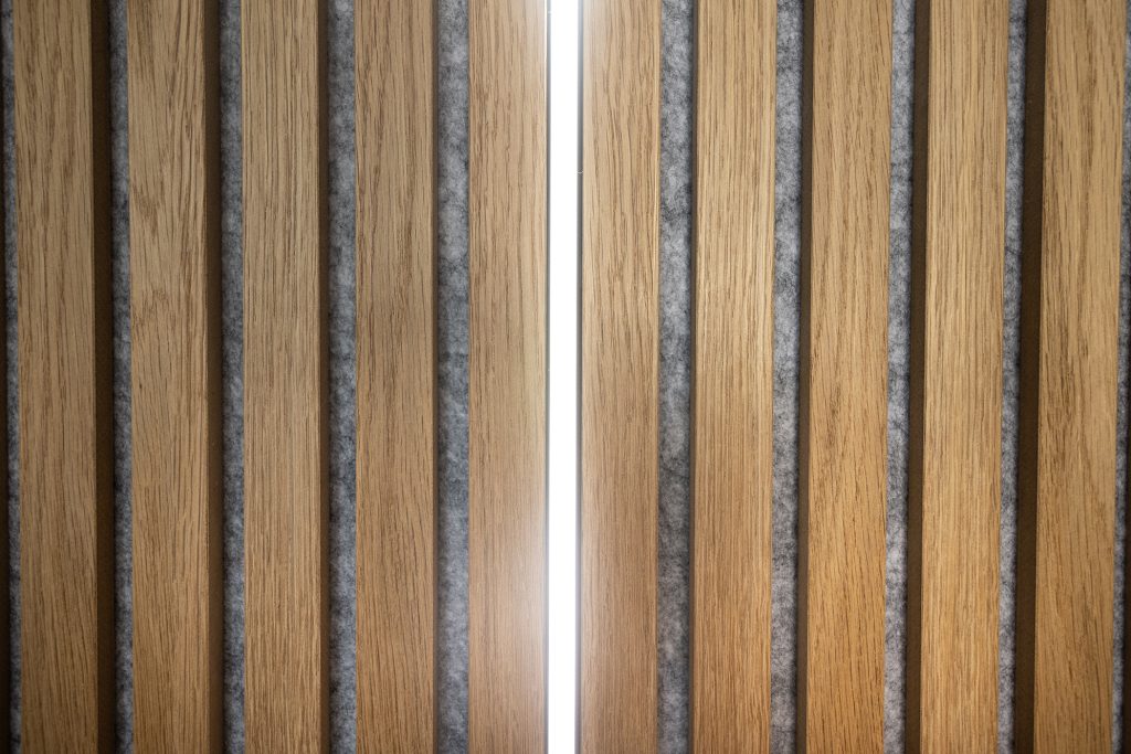akupanel-classic-oak-grey-felt-led