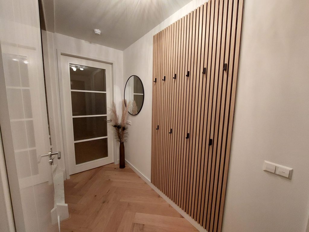 akupanel-classic-oak-hallway-coat-rack