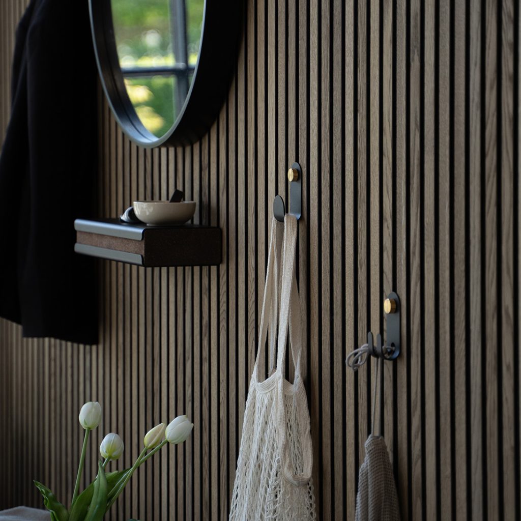 Noor_hangers_black_brass_entryway1