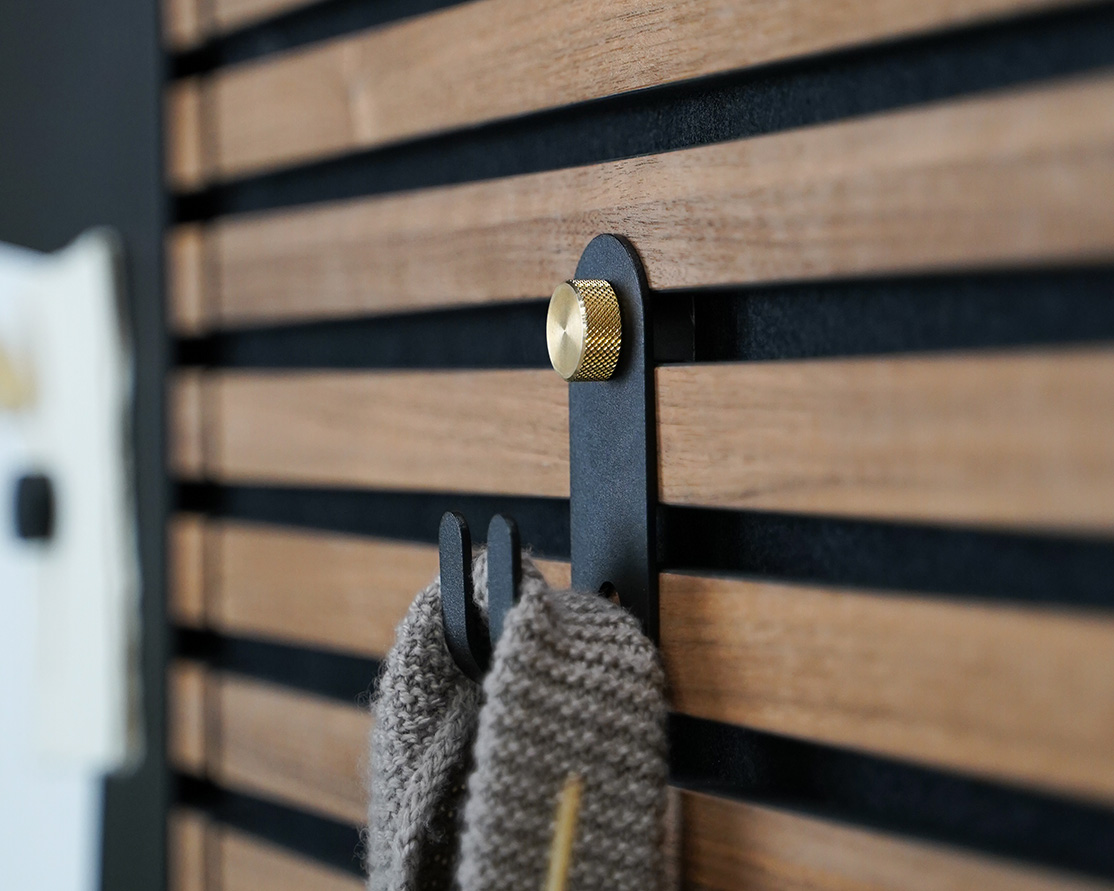 Norr_double_hanger_black_brass_closeup-3