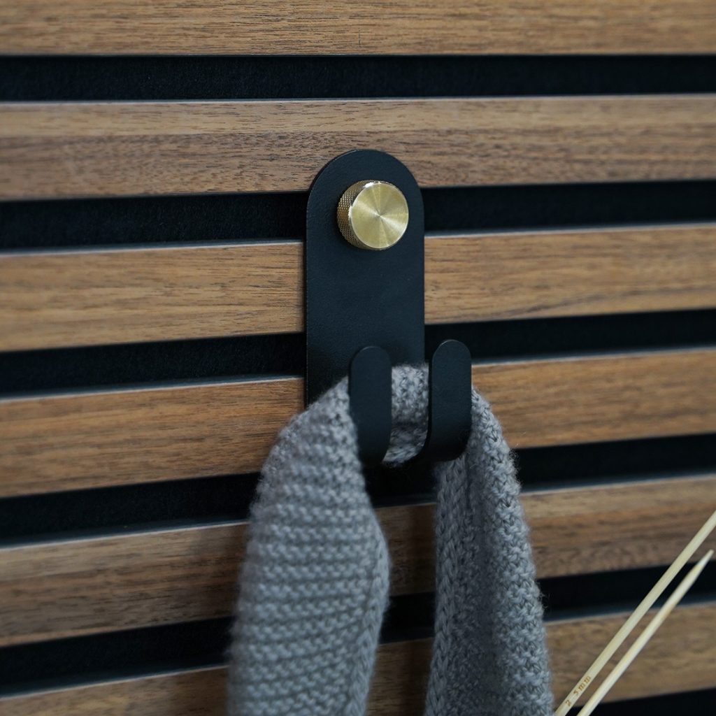 Norr_double_hanger_black_brass_closeup2