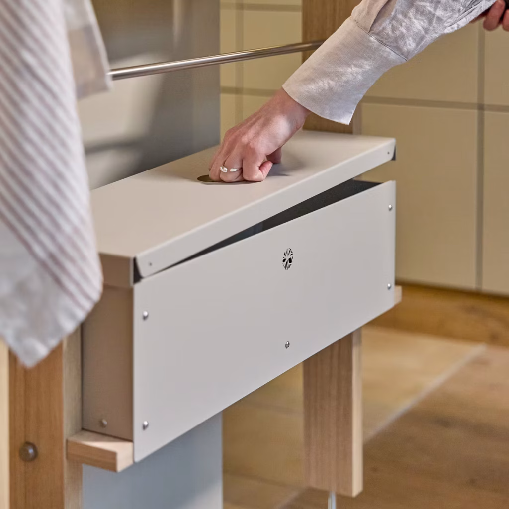 Obraz 1 z 9 w galerii EMBRACE | Nell Metal Box